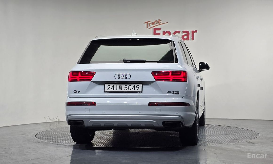 2019 Audi Q7 II (4M) Рестайлинг 45 TFSI Quattro с пробегом 113 180 км