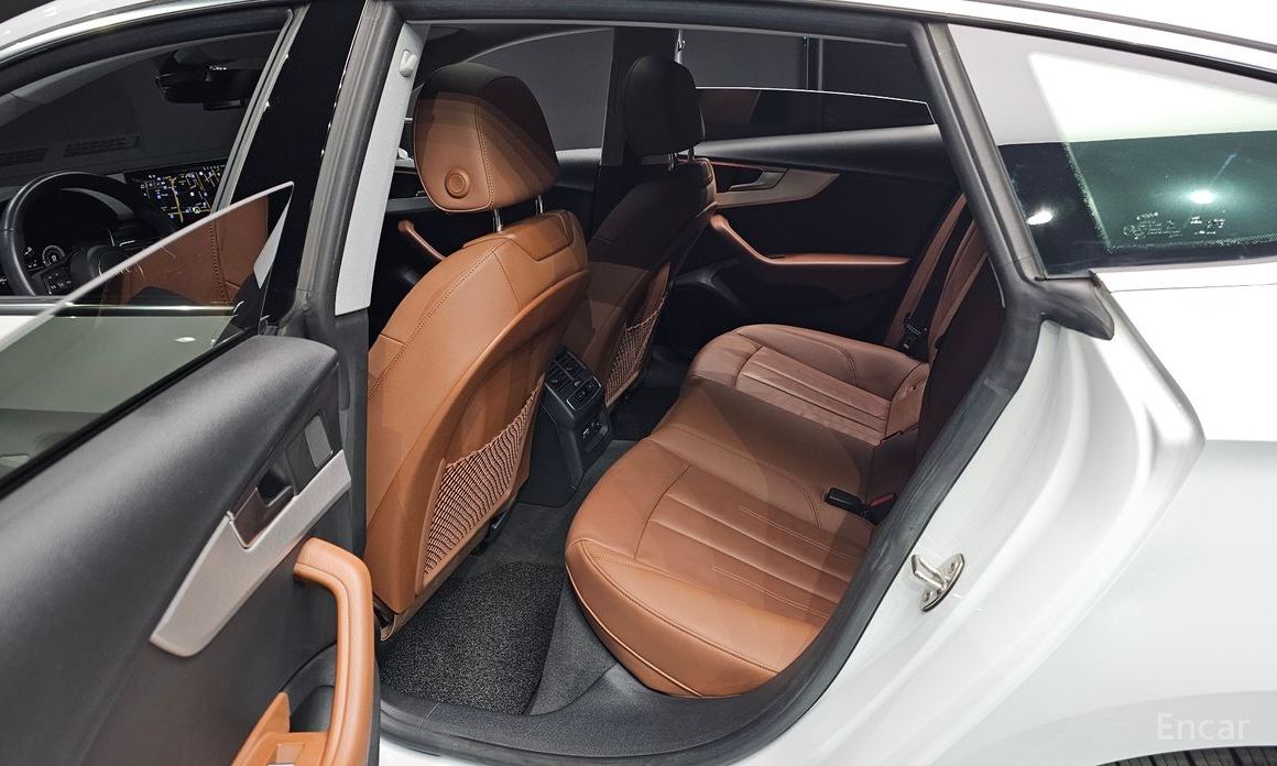 2022 Audi A5 II (F5) Рестайлинг 40 TFSI Quattro Sportback с пробегом 21 830 км