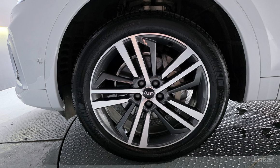 2023 Audi Q5 II (FY) Рестайлинг 45 TFSI Quattro Premium с пробегом 15 772 км