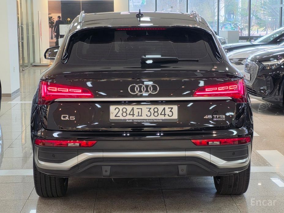 2023 Audi Q5 II (FY) Рестайлинг 45 TFSI Quattro Premium Sportback с пробегом 43 449 км