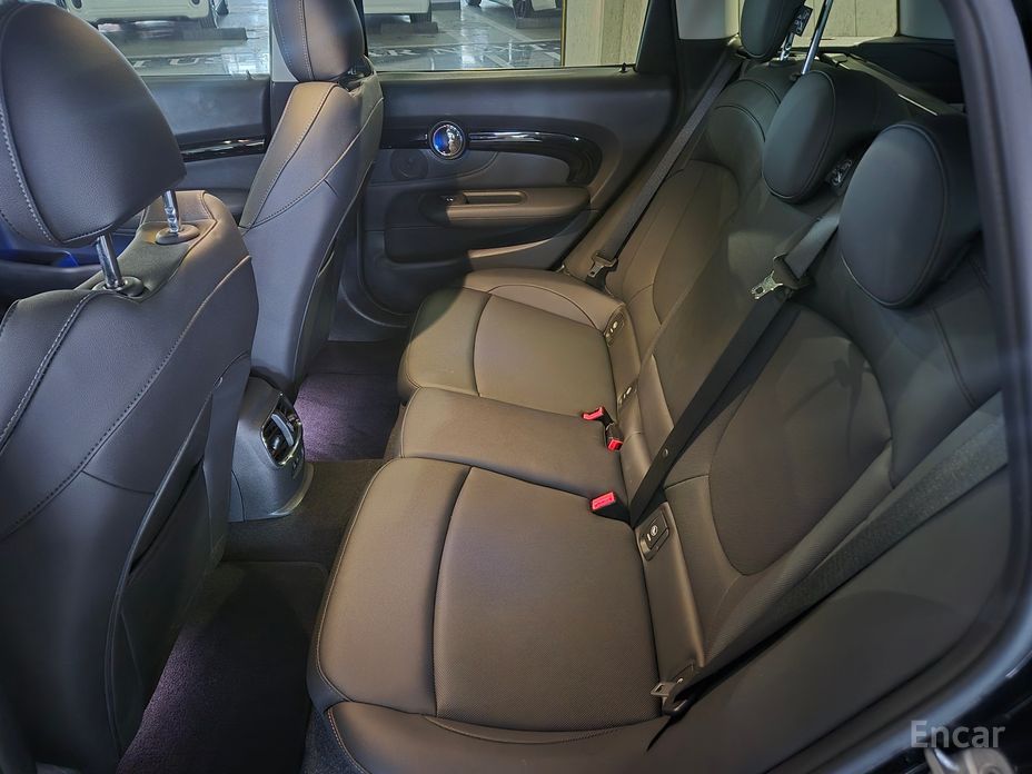2023 Mini Clubman II Рестайлинг Classic 2nd с пробегом 32 883 км