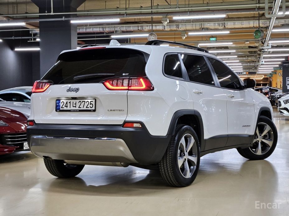 2022 Jeep Cherokee V (KL) Рестайлинг 2.4 Limited 2WD с пробегом 2 500 км