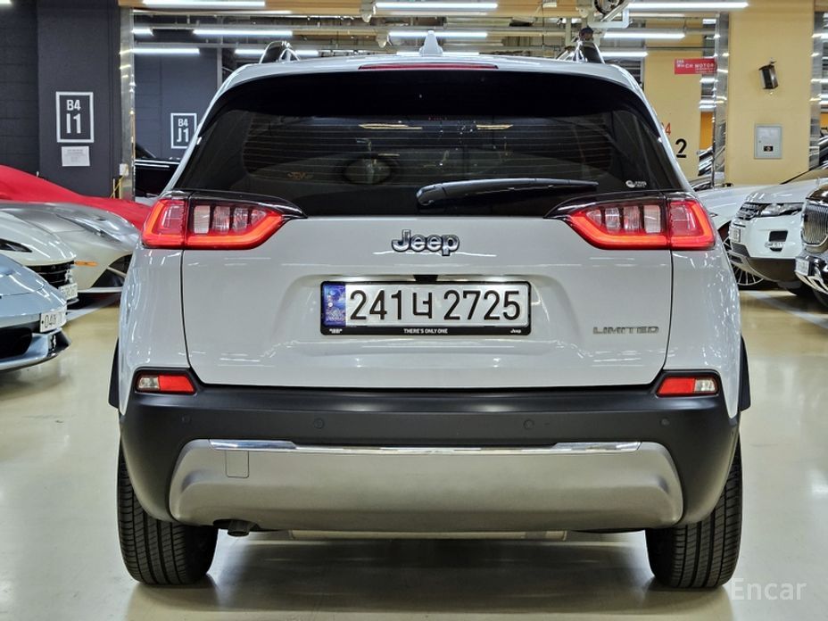2022 Jeep Cherokee V (KL) Рестайлинг 2.4 Limited 2WD с пробегом 2 500 км