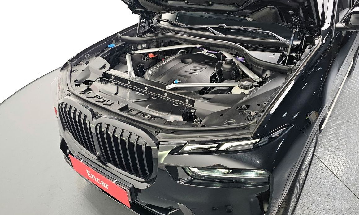 2025 BMW X7 I (G07) Рестайлинг xDrive 40i Design Pure Excellence 6-Seater с пробегом 5 716 км