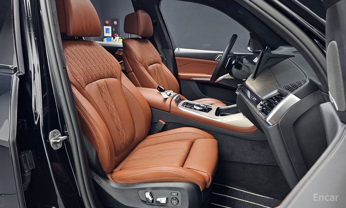 2025 BMW X7 I (G07) Рестайлинг xDrive 40i Design Pure Excellence 6-Seater с пробегом 5 716 км