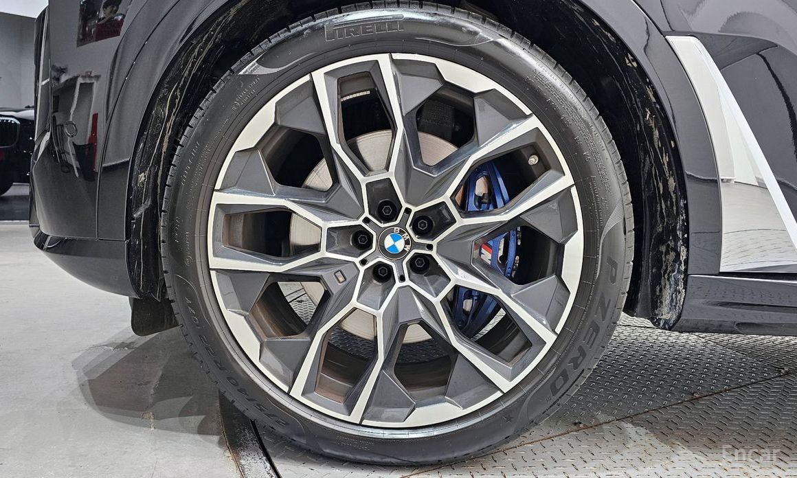 2025 BMW X7 I (G07) Рестайлинг xDrive 40d M Sport 7 STR с пробегом 5 331 км