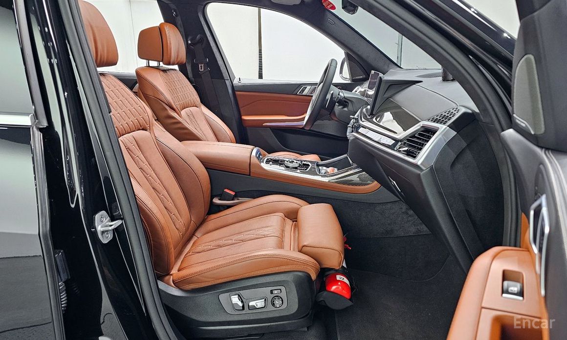 2025 BMW X7 I (G07) Рестайлинг xDrive 40d M Sport 7 STR с пробегом 5 331 км