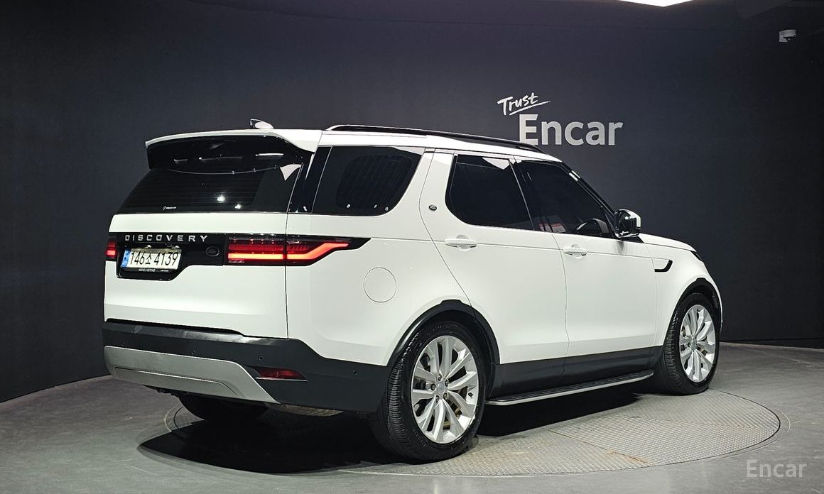 2022 Land Rover Discovery V Рестайлинг D250 SE с пробегом 70 256 км