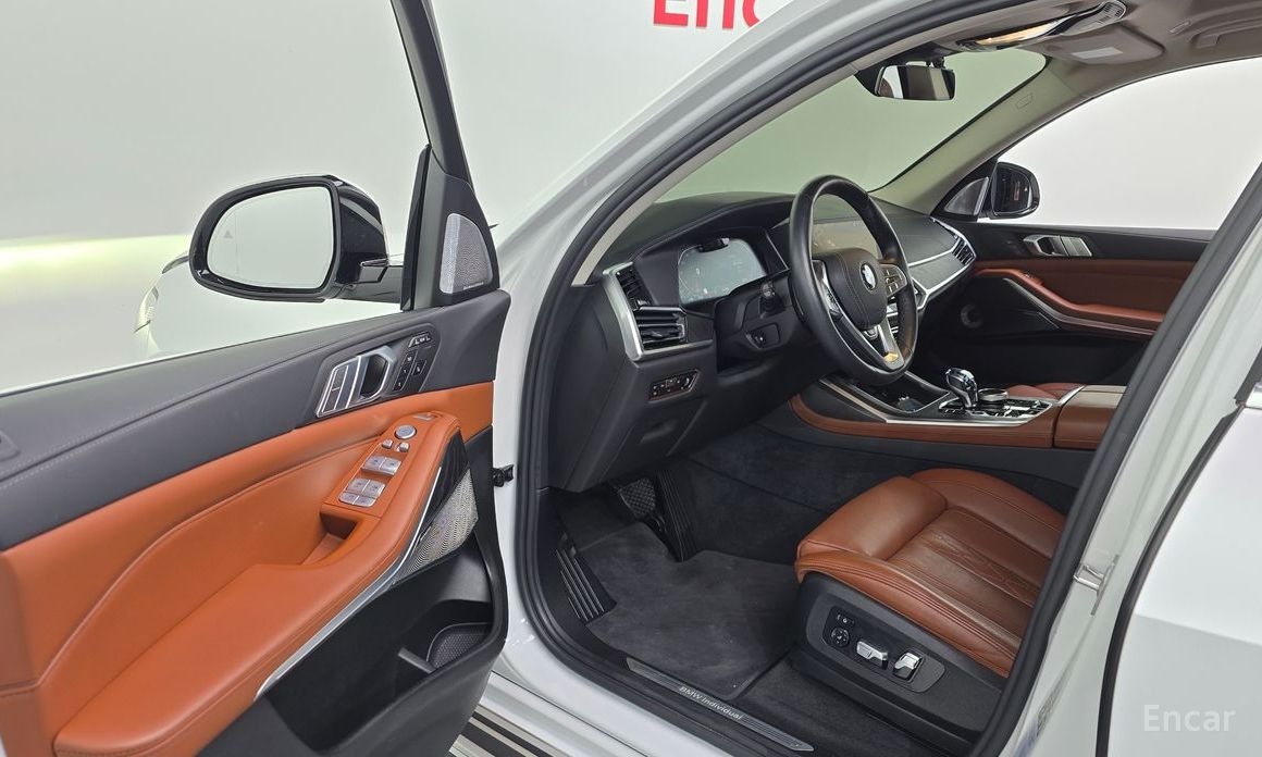 2022 BMW X7 I (G07) xDrive 40i Design Pure Excellence 6-Seater с пробегом 28 932 км