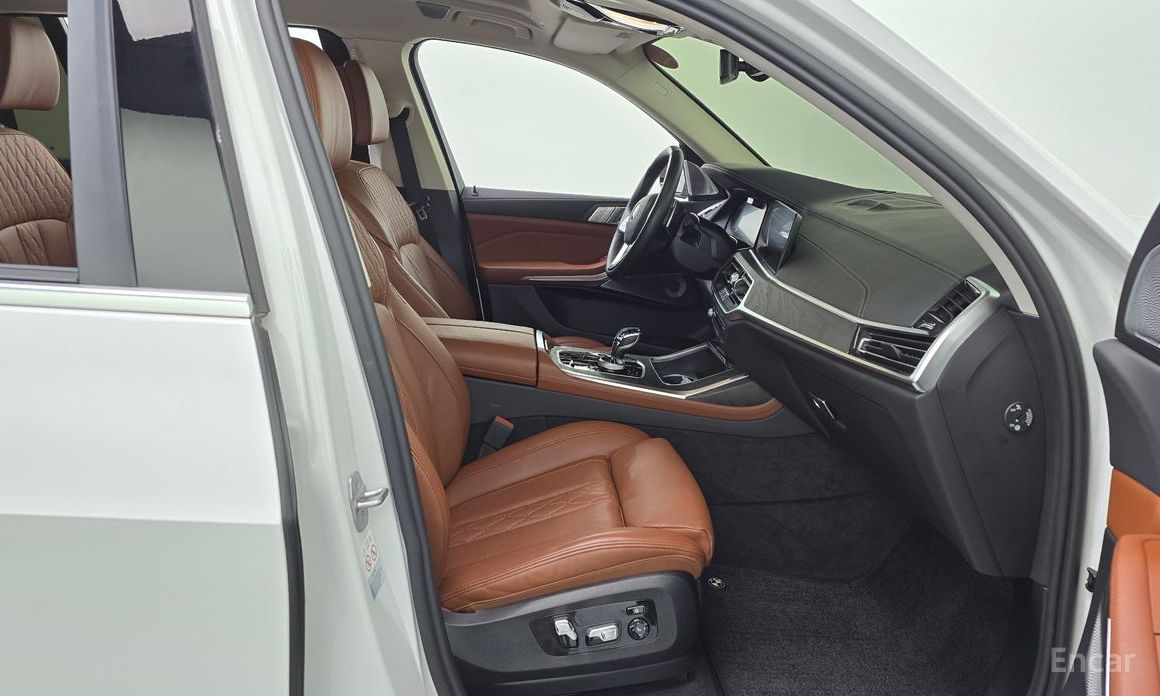 2022 BMW X7 I (G07) xDrive 40i Design Pure Excellence 6-Seater с пробегом 28 932 км