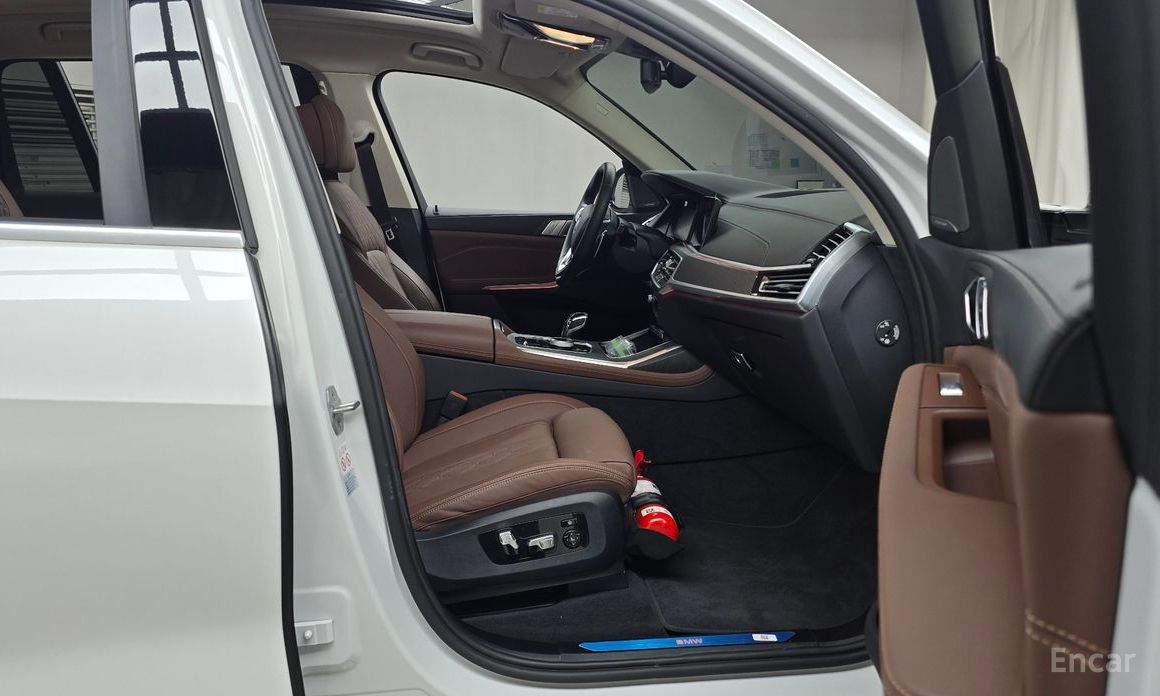 2022 BMW X7 I (G07) xDrive 40i Design Pure Excellence 7-Seater с пробегом 15 872 км