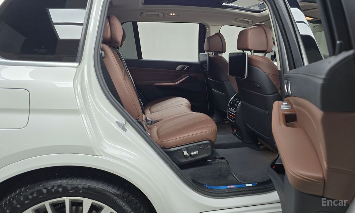 2022 BMW X7 I (G07) xDrive 40i Design Pure Excellence 7-Seater с пробегом 15 872 км