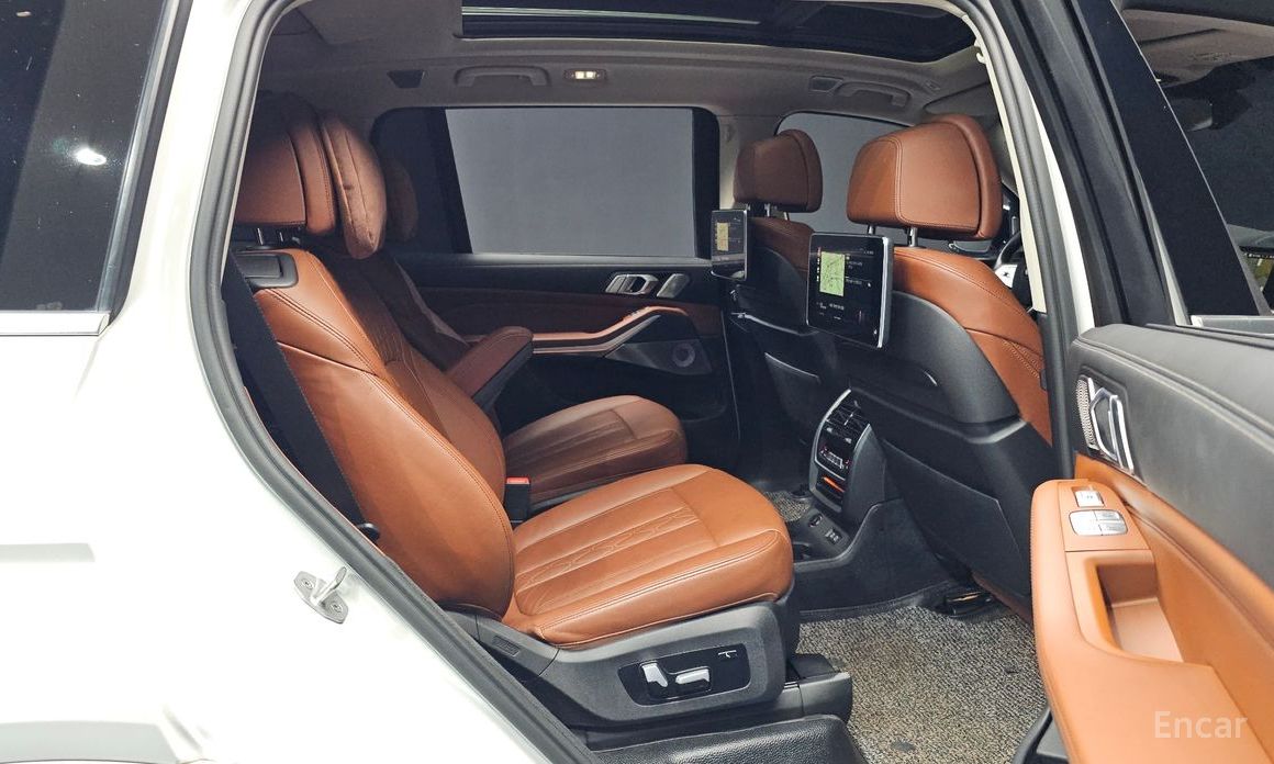 2022 BMW X7 I (G07) xDrive 40i Design Pure Excellence 6-Seater с пробегом 113 857 км