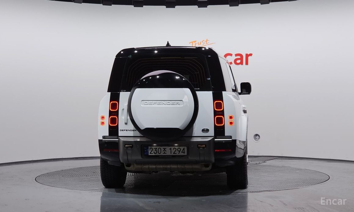 2023 Land Rover Defender II 130 P400 X-Dynamic HSE с пробегом 24 985 км