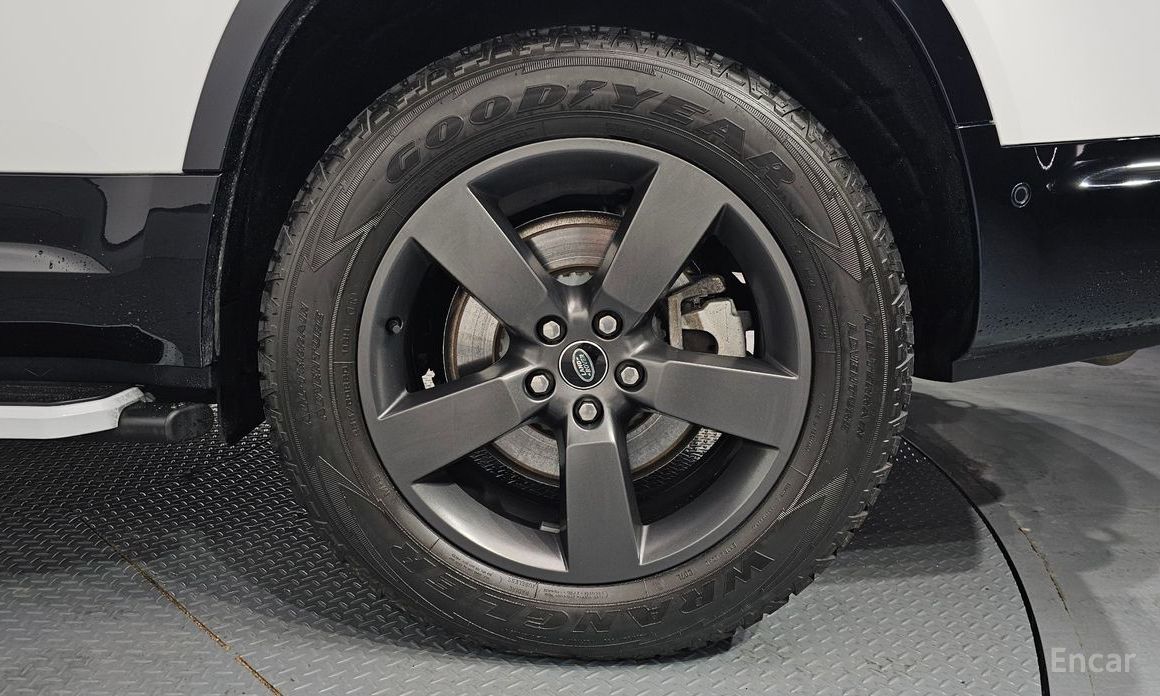 2023 Land Rover Defender II 130 P400 X-Dynamic HSE с пробегом 24 985 км