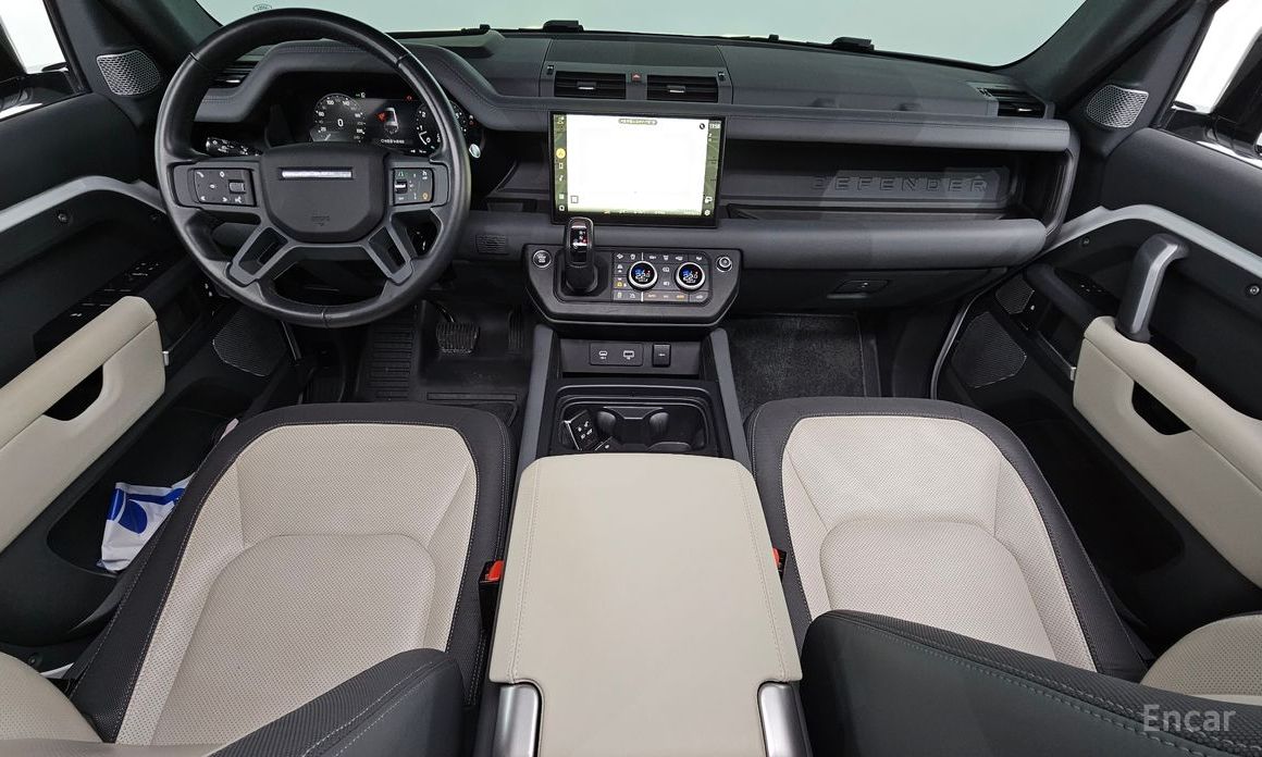 2023 Land Rover Defender II 130 P400 X-Dynamic HSE с пробегом 24 985 км