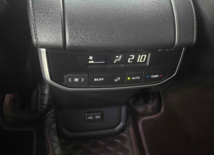 TOYOTA HIGHLANDER HYBRID Premium Edition 2023