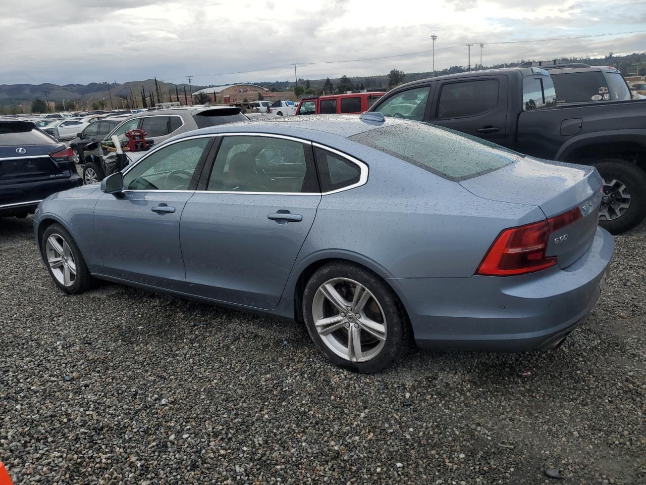 VOLVO S90 T5 MOMENTUM 2018