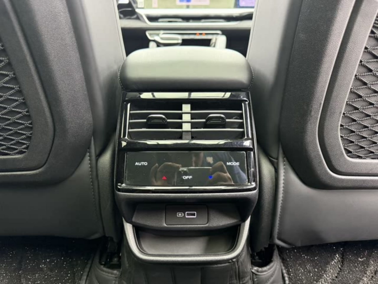 Geely Monjaro Hybrid 2022