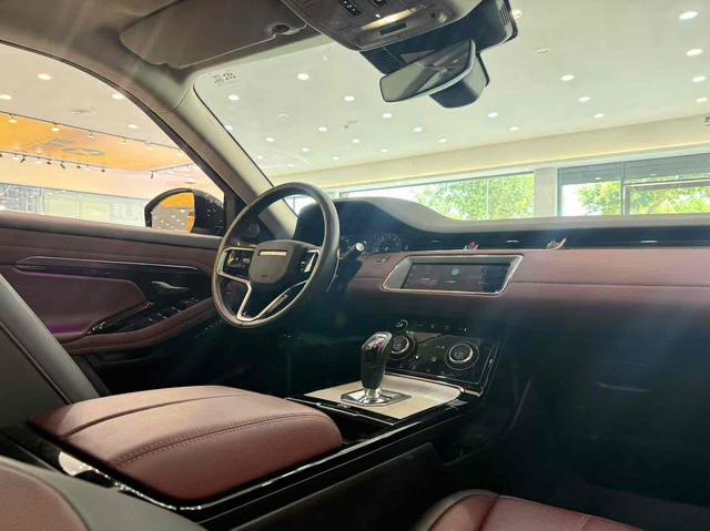 LAND ROVER EVOQUE L P300e 2023