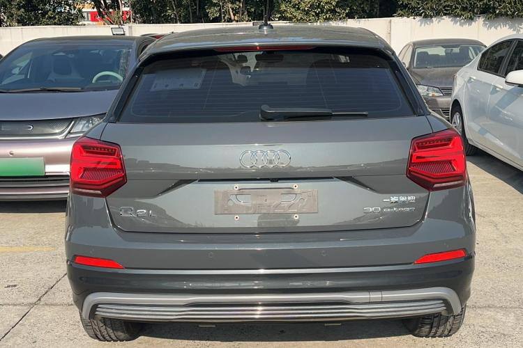 AUDI Q2L e-tron 2019