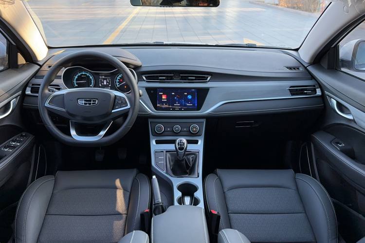 Geely Emgrand 2021