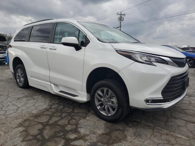 TOYOTA SIENNA XLE 2022