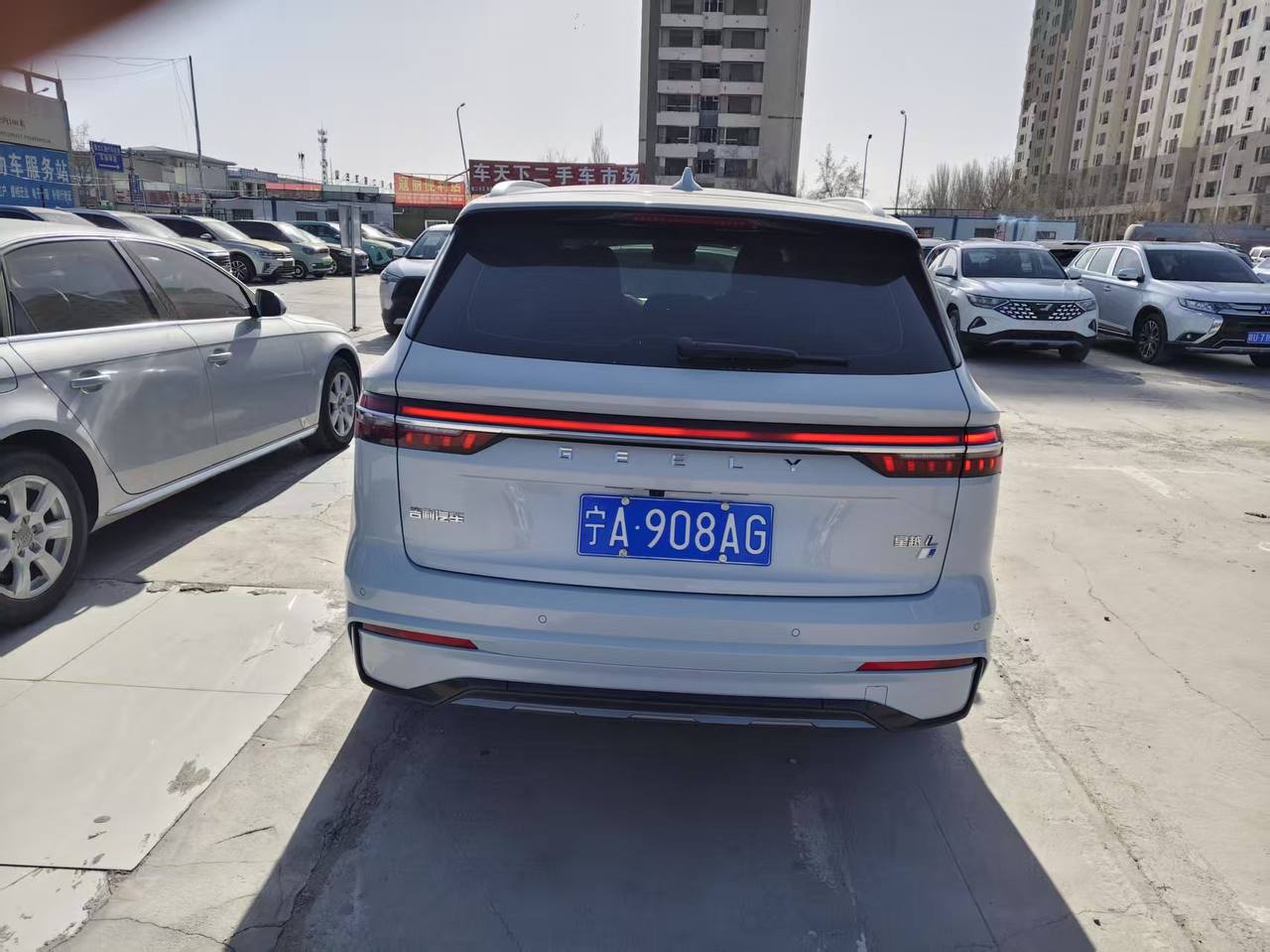 Geely Monjaro HI-F 2022