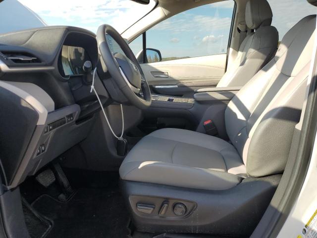 TOYOTA SIENNA XLE 2024