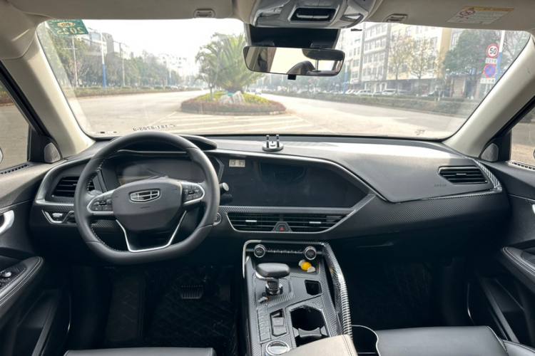 Geely Tugella 2020