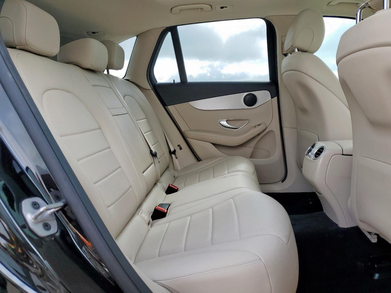 MERCEDES-BENZ GLC 300 2022