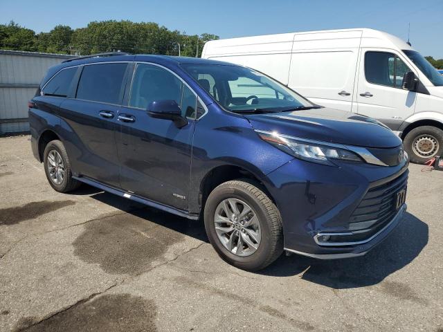 TOYOTA SIENNA XLE 2021