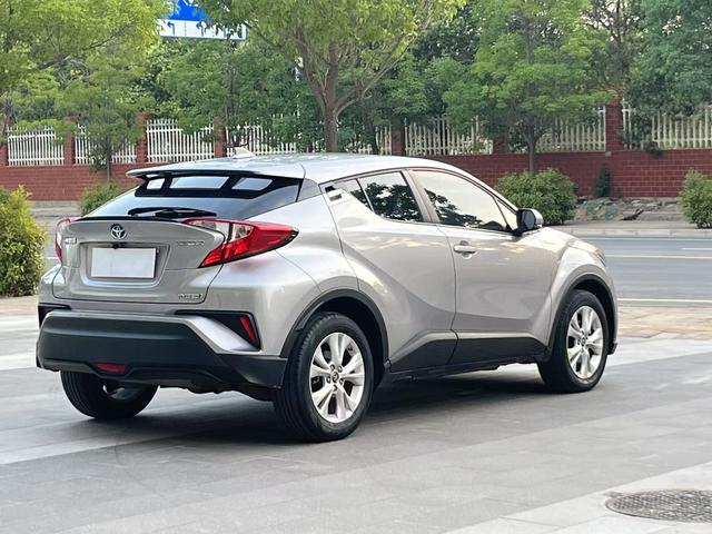 TOYOTA C-HR 2021