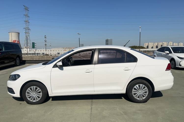 VOLKSWAGEN SANTANA 2021