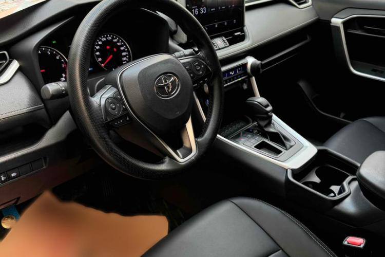 TOYOTA RAV4 2021