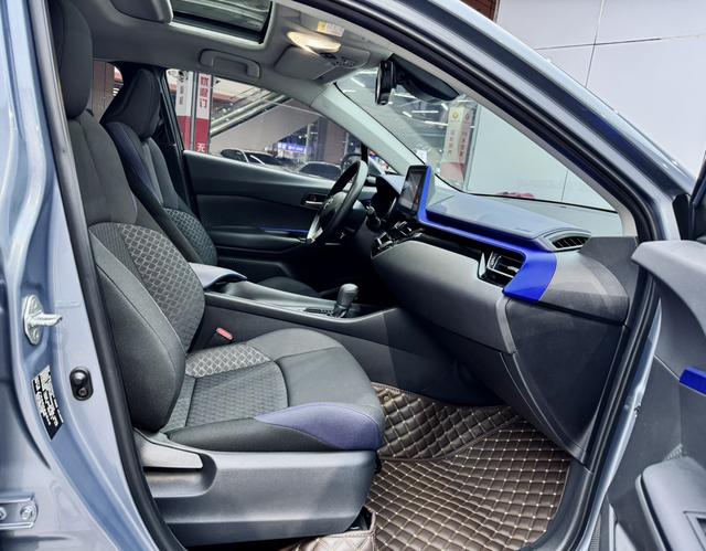TOYOTA C-HR 2021