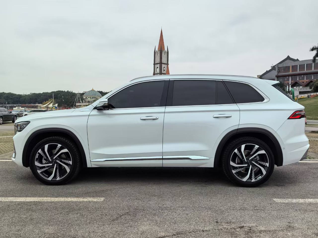Geely Monjaro 2021
