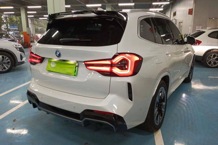 BMW iX3	2022