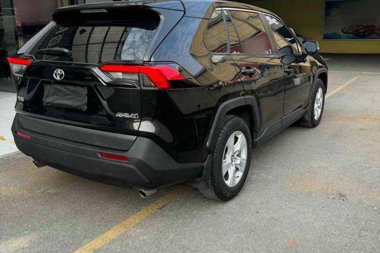 TOYOTA RAV4 2021