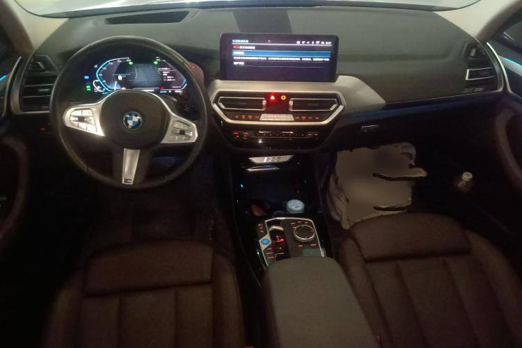 BMW iX3	2023