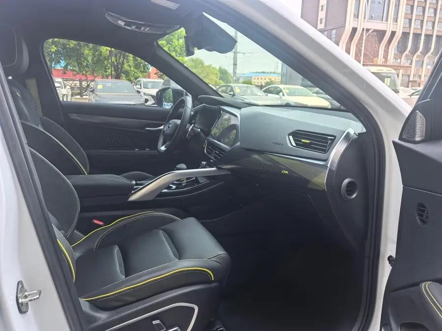 Geely Tugella 2021