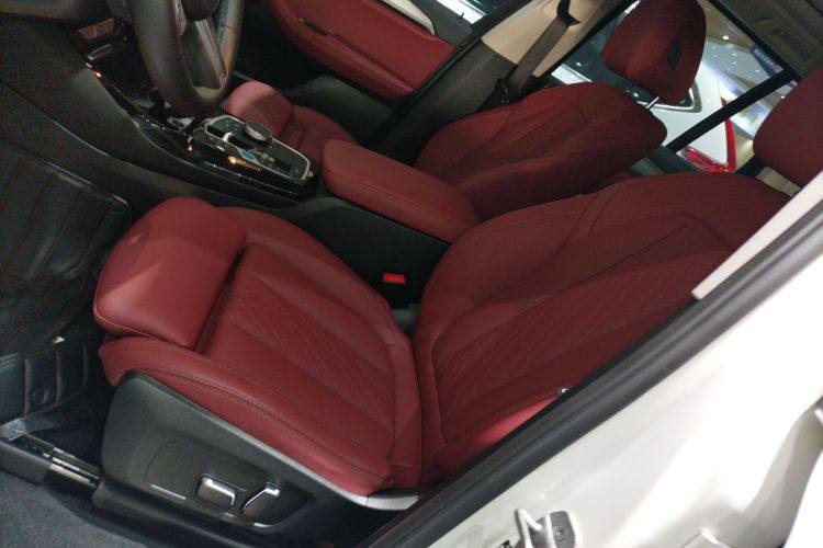 BMW iX3	2023