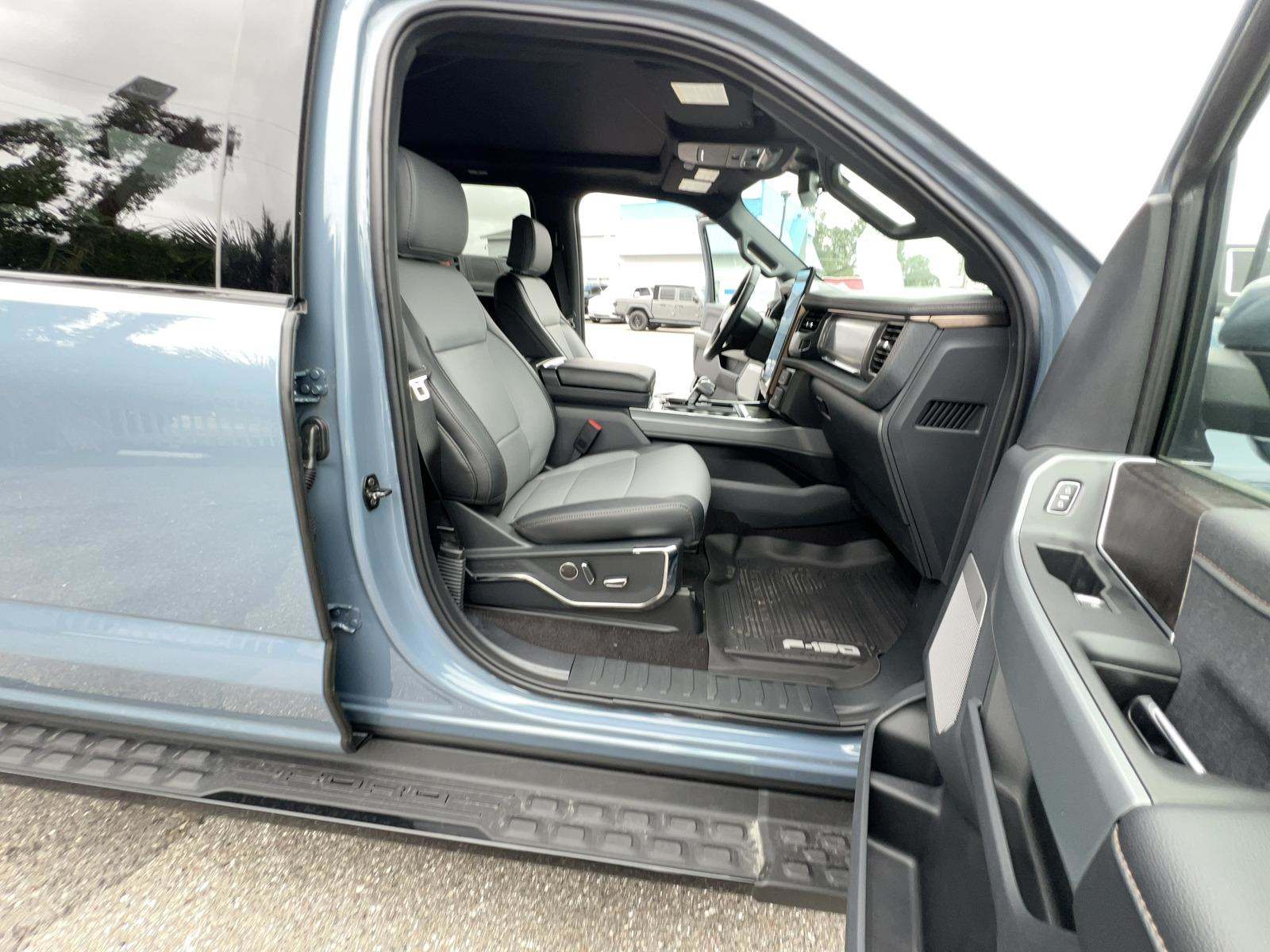 Ford F-150 Lightning LARIAT 2023