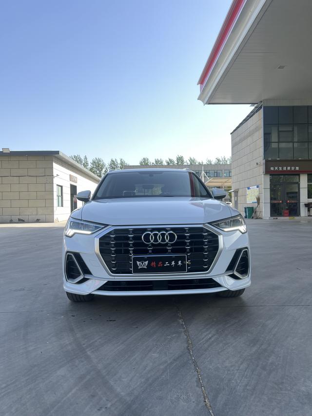 AUDI Q3 40 2021