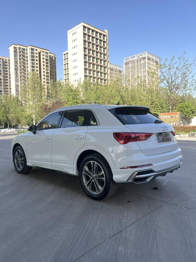AUDI Q3 40 2021