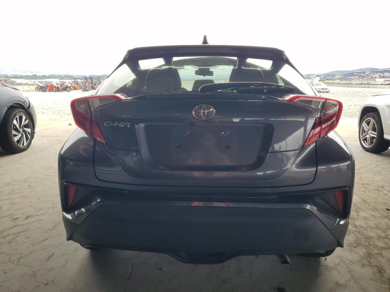 TOYOTA C-HR XLE 2021