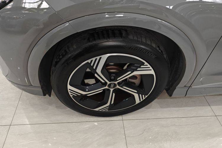 AUDI Q4 E-TRON Creative Edition 2022