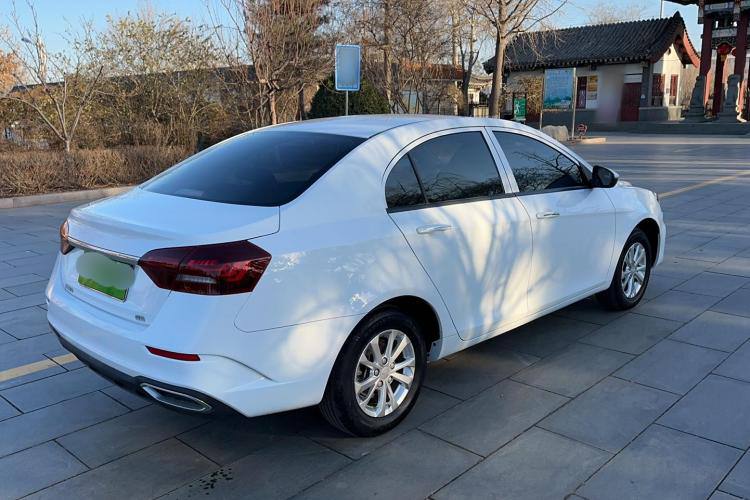 Geely Emgrand 2021