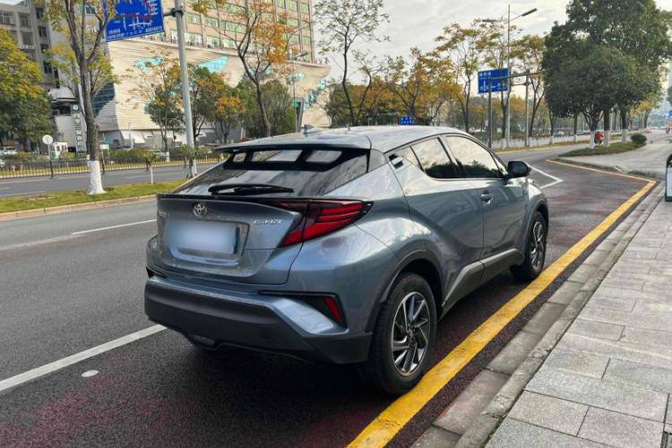 TOYOTA C-HR Deluxe Edition 2021