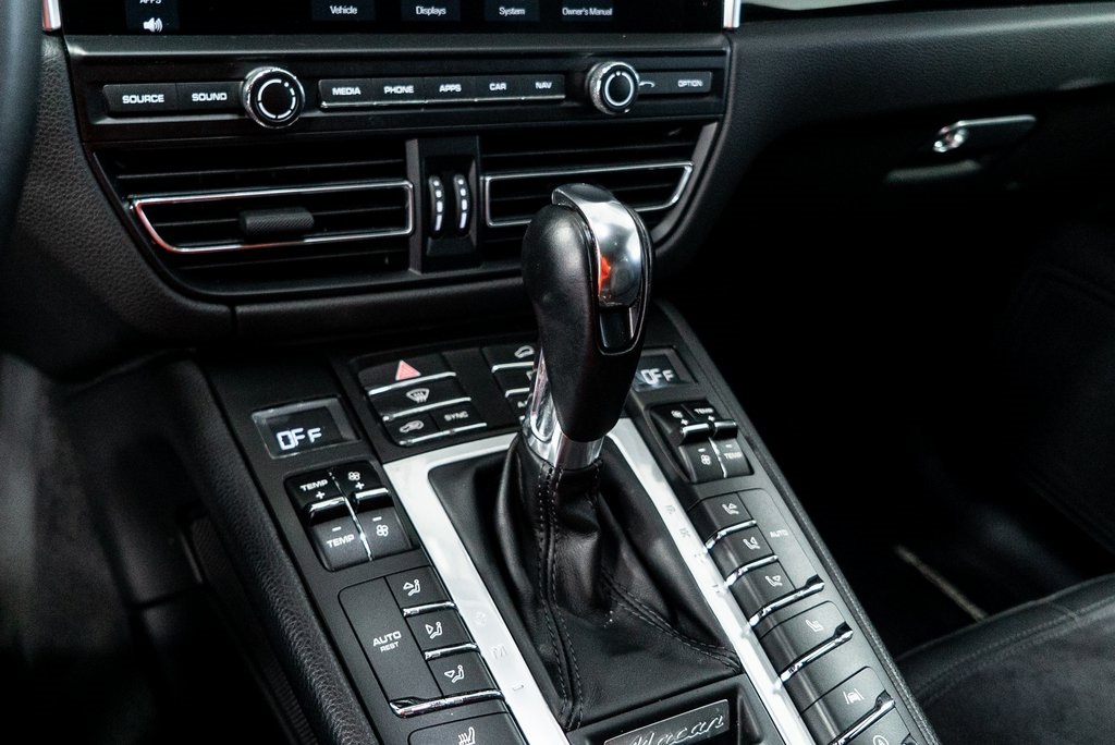 Porsche Macan Black edit 2020
